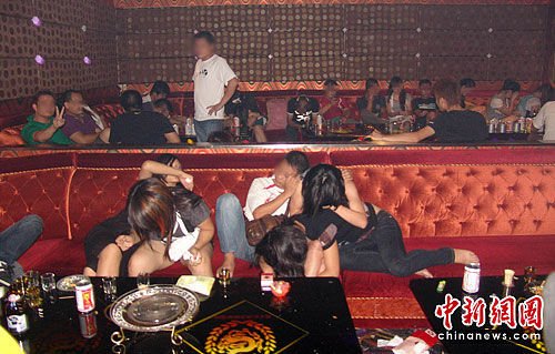 ����60����Ů����ͳ������������Du��ץ(ͼ)