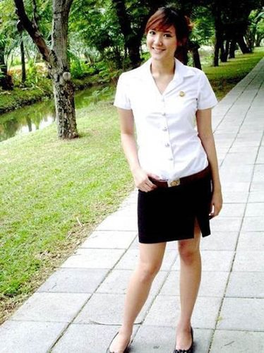 泰国<em>大学</em>新<em>校服</em>紧身衣迷你裙太性感遭批(图)_