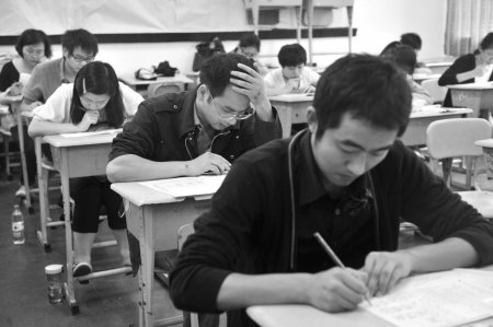 司法考试 17223人报考 历年最火爆