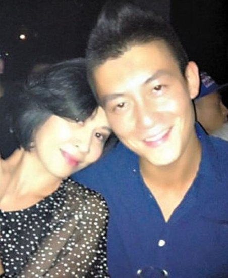 刘嘉玲和陈冠希合影 冠希难避坏男罪名(组图)_大成网_腾讯网