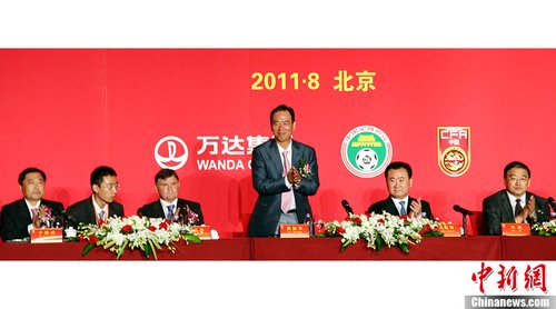 中国足协正式与男足新主帅卡马乔签约