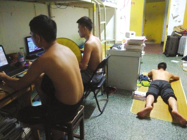 宜宾大学生改编苏轼词作 直呼"装空调,蔡院长"图片