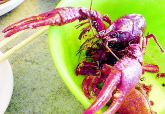 调查证实肌溶解与小龙虾有关 餐饮养殖业遭毒