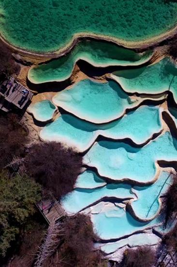 媲美九寨黄龙 九寨沟县神仙池景区再次开放_大