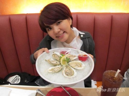 Ella过生日输钱吃海鲜 SHE飞赴北京准备演唱会