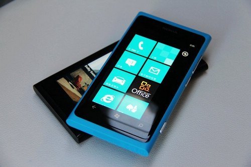 诺基亚Lumia 800，重塑手机体验的经典之作