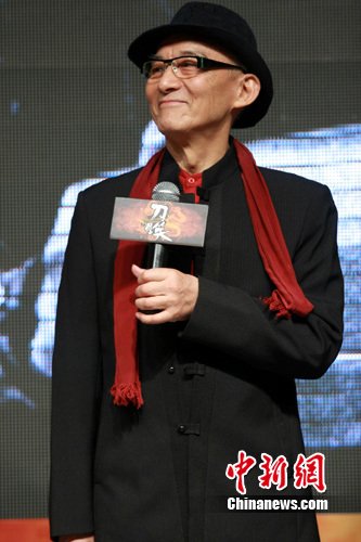 张雨绮露肩礼服亮相 《刀见笑》中跳诱惑舞