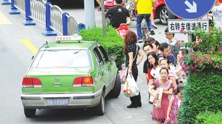 郫县出租20日起可拼车 交2元就能电话预约