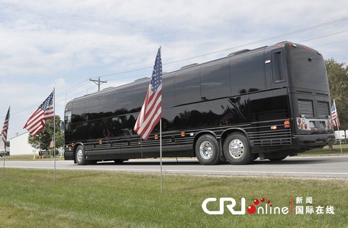 奥巴马乘怪兽大巴巡游拉票(高清组图)