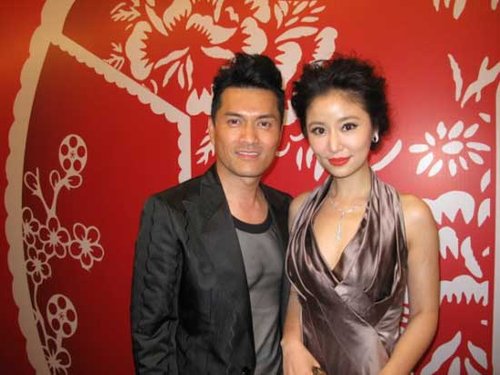 《喋血孤城》上影节亮相 吕良伟安慰受伤李小