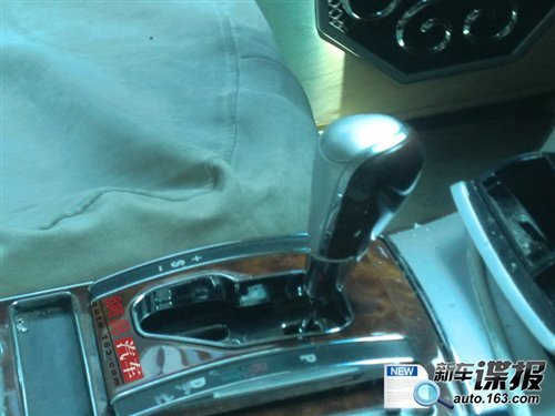 搭6.0l v12发动机 红旗hqe内饰首次曝光高清图片