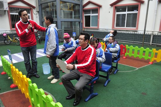 成华区特教学校开展模拟城市 孩子学交通常识