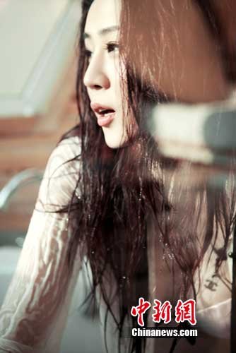 内地嫩模韩鑫予拍湿身写真 性感指数飙升(组图