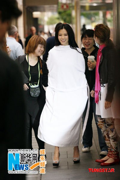 徐若瑄拍广告演绎街头邂逅 散发魅惑女人香图