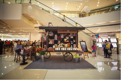 成都HARBOR HOUSE花车巡展 就在万象城