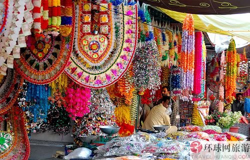 巴基斯坦婚礼风情:手捧纸花圈(组图)_新闻滚