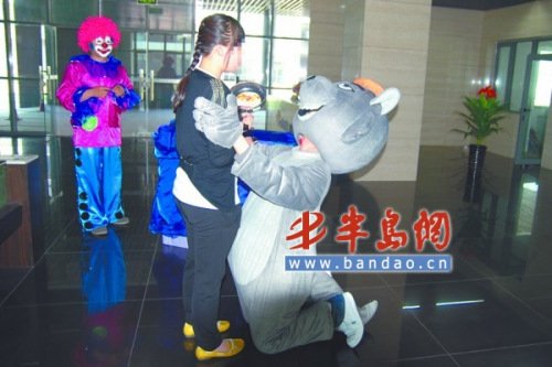 男子遇感情危机求助道歉公司 两天花万元挽回