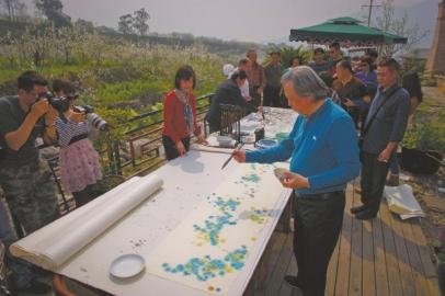 春季梨花盛开 省美协邀法国油画家共谱美景