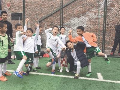 全国首批校园足球教练员培训基地落户成都