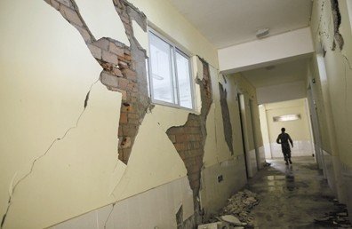 专家回应5-12地震后新建房再次受损:并未倒塌