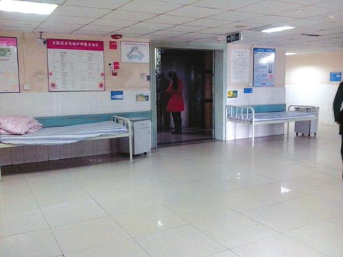 自贡一医院被爆拒绝病人住院 回应:无空余病床