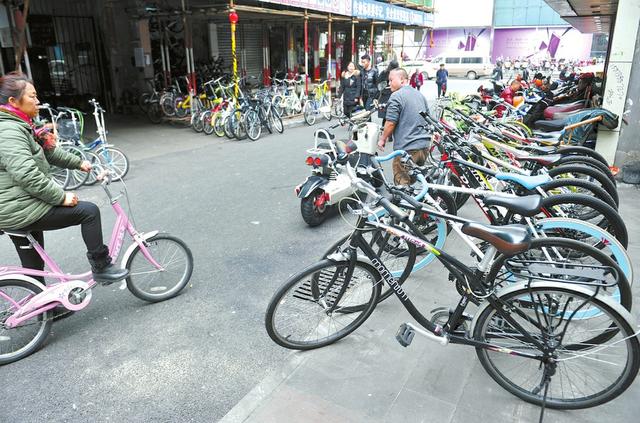 成都迎共享单车时代 自行车零售业面临 岔路口