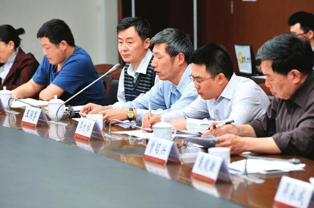 成都绕城内禁放烟花爆竹 9个代表8人赞成(图)
