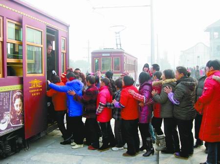 安仁古镇可免费坐电车逛景点 如逛老上海(图)