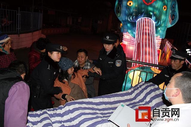 外地孕妇自贡观灯羊水破了 获帮助为孩取名灯