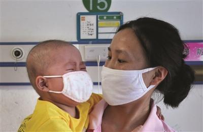 2岁白血病女童病房日记网上疯传 引发争议