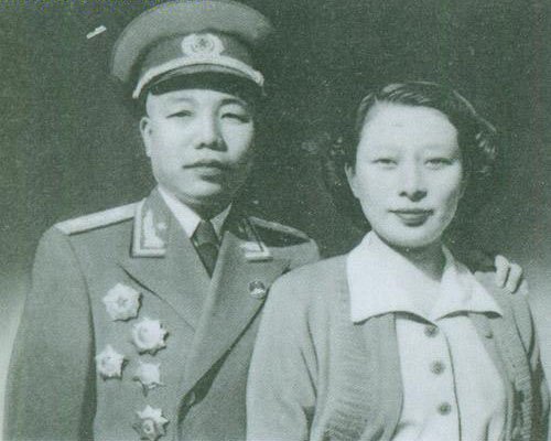 组图:从红小鬼到开国将军 中国最年轻上将萧