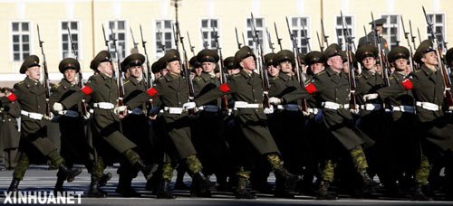 俄为何隆重庆祝卫国战争胜利65周年