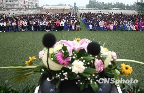 玉树学生在川复课侧记:这里就像是家一样