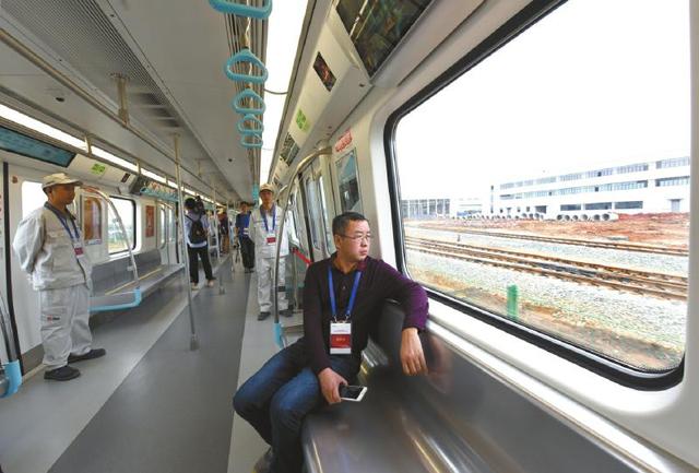 成都地铁7号线列车下线 315天刷新成都速度