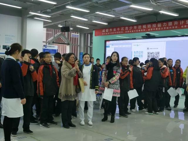 青少年近视防控 我院迎来首批中学示范班学生