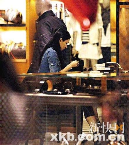 “车震”港姐被疑搭上内地富豪 住豪宅狂购物【图】