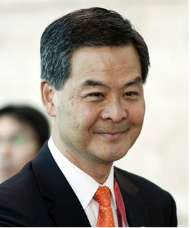 梁振英当选第四任香港特区行政长官(图)