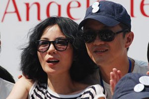 周刊:成龙成香港之耻 张柏芝必生第三胎