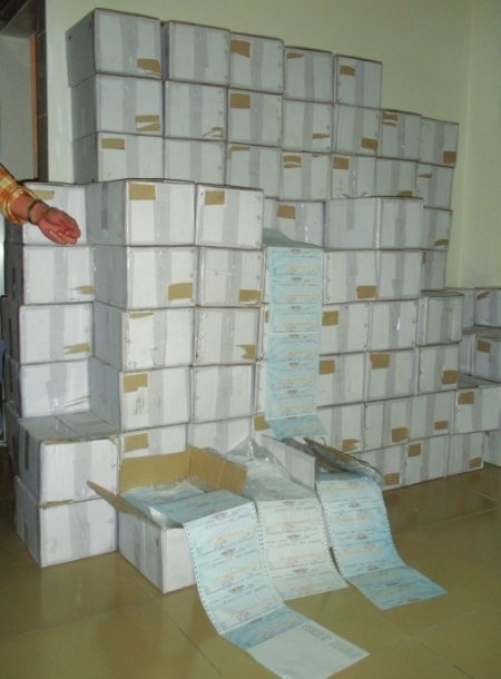 躲在乡下疯狂印假客票行程单 一年卖了900万张