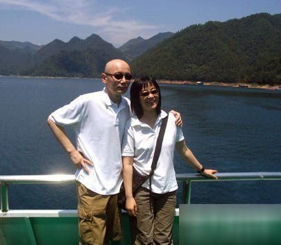 葛优谢霆锋甘当“妻管严” 盘点娱乐圈怕老婆的男星