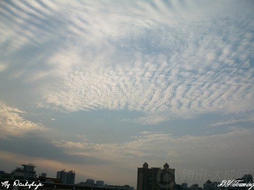 成都天空出现鱼鳞云 15日将会有阵雨(组图)_新