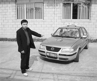 真假出租车私下有交易 的哥每月坐收1500元