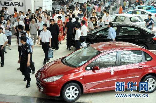 中国私家车数量突破7000万辆