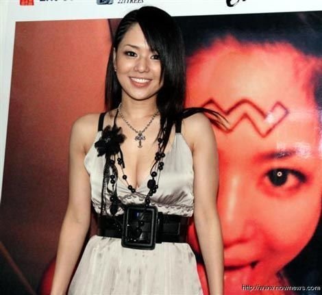 日本AV女优 苍井空 在 微博 宣布为玉树灾民筹款