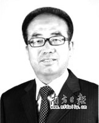 推行免费医疗的神木县委书记55岁退居二线