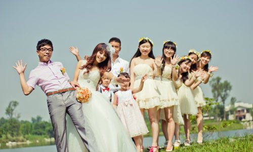 【小叮当看婚礼】<em>好姐妹</em>的婚礼,伴娘站一排真