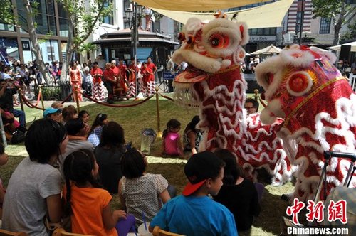 洛杉矶<em>姐妹城市</em>日活动 儿童与中国舞狮对话(