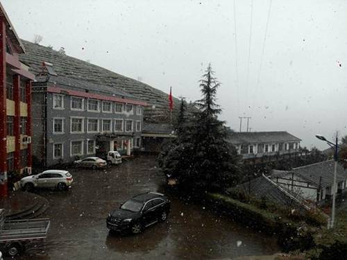 常德东山峰降下湖南今冬第一场雪