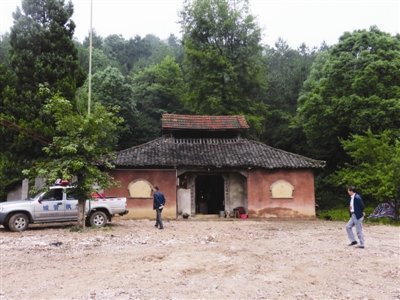 石门夹山举行 "湘鄂边苏区南乡起义策源地"揭牌仪式