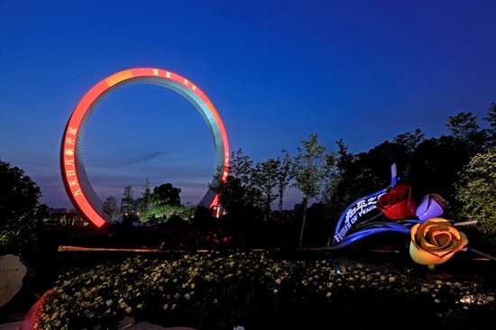 【迪诺水镇】东经120“时来运转”摩天轮亮灯调试_频道-常州_腾讯网